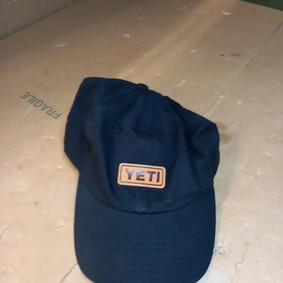 YETI BLACK CAPPED HAT 