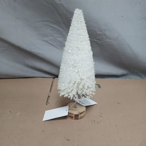BOX OF APPROXIMATELY 12 GISELA GRAHAM WHITE CHRISTMAS TREE ORNAMENTS