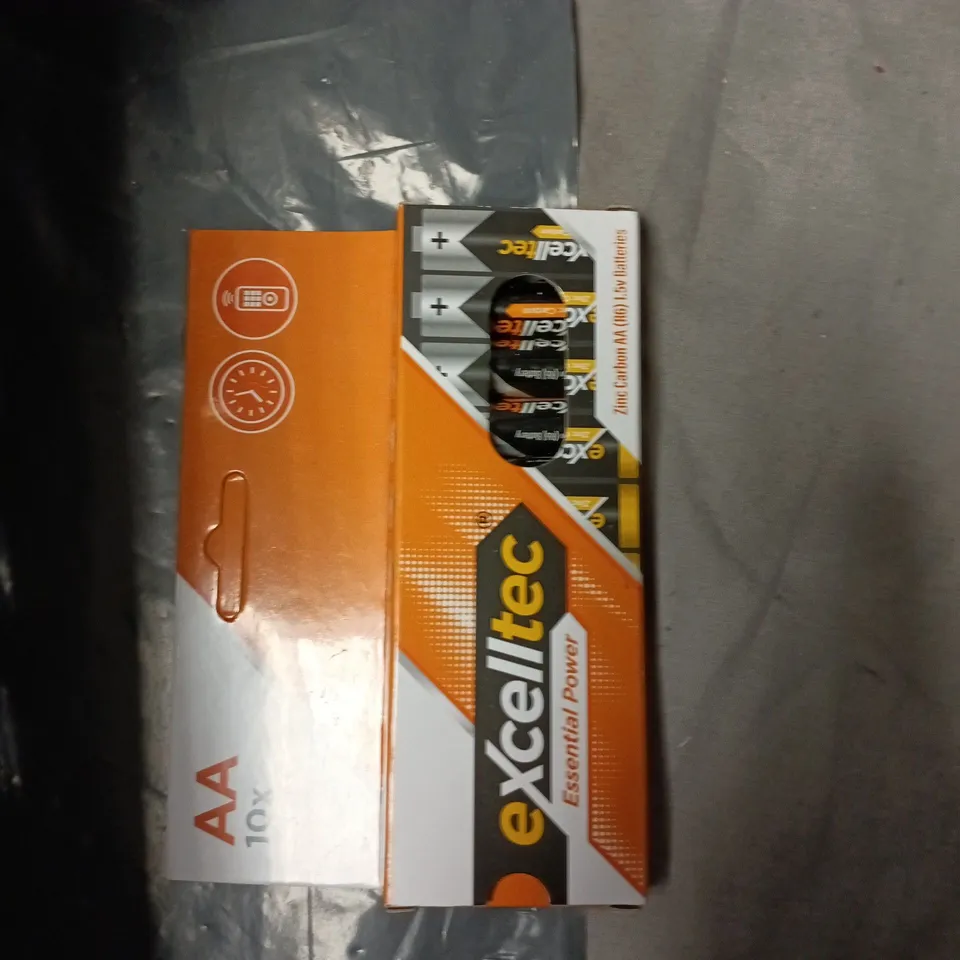 BOX OF APPROXIMATELY 25 ASSORTED BATTERIES