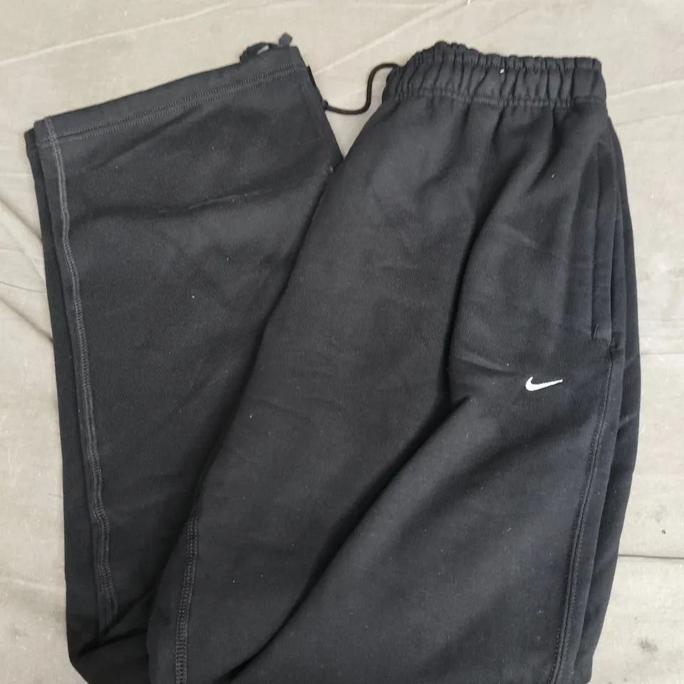 NIKE JOGGERS IN BLACK - MEDIUM