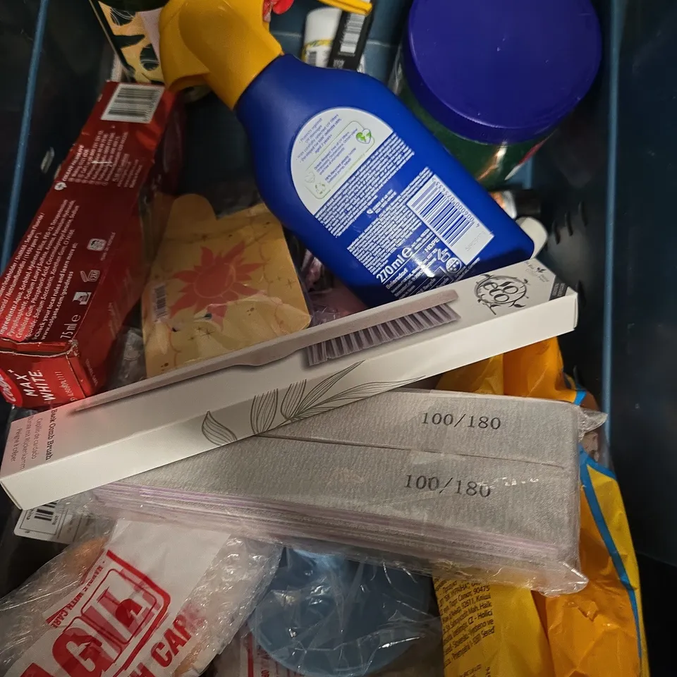 APPROX 12 ASSORTED BEAUTY PRODUCTS TO INCLUDE SENSODYNE PRONAMEL TOOTHPASTE, NALA'S BABY SHAMPOO, NALA'S BABY CONDITIONER, ETC 