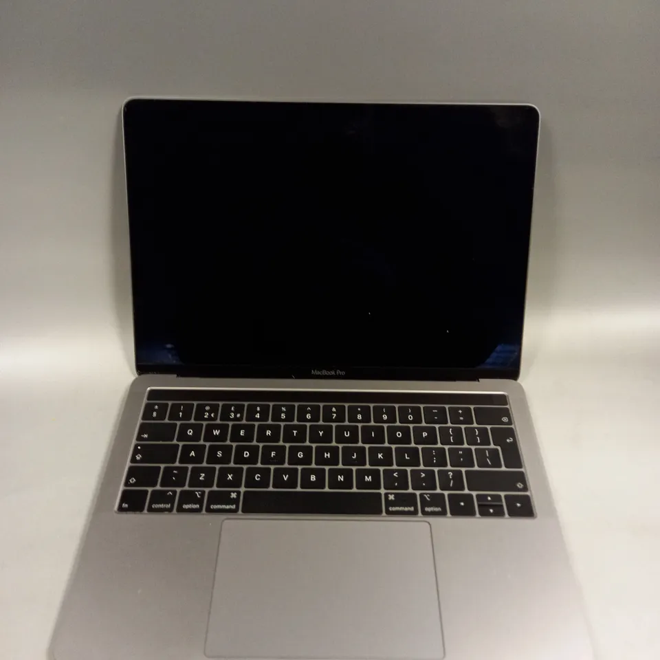 APPLE MACBOOK PRO - A2159