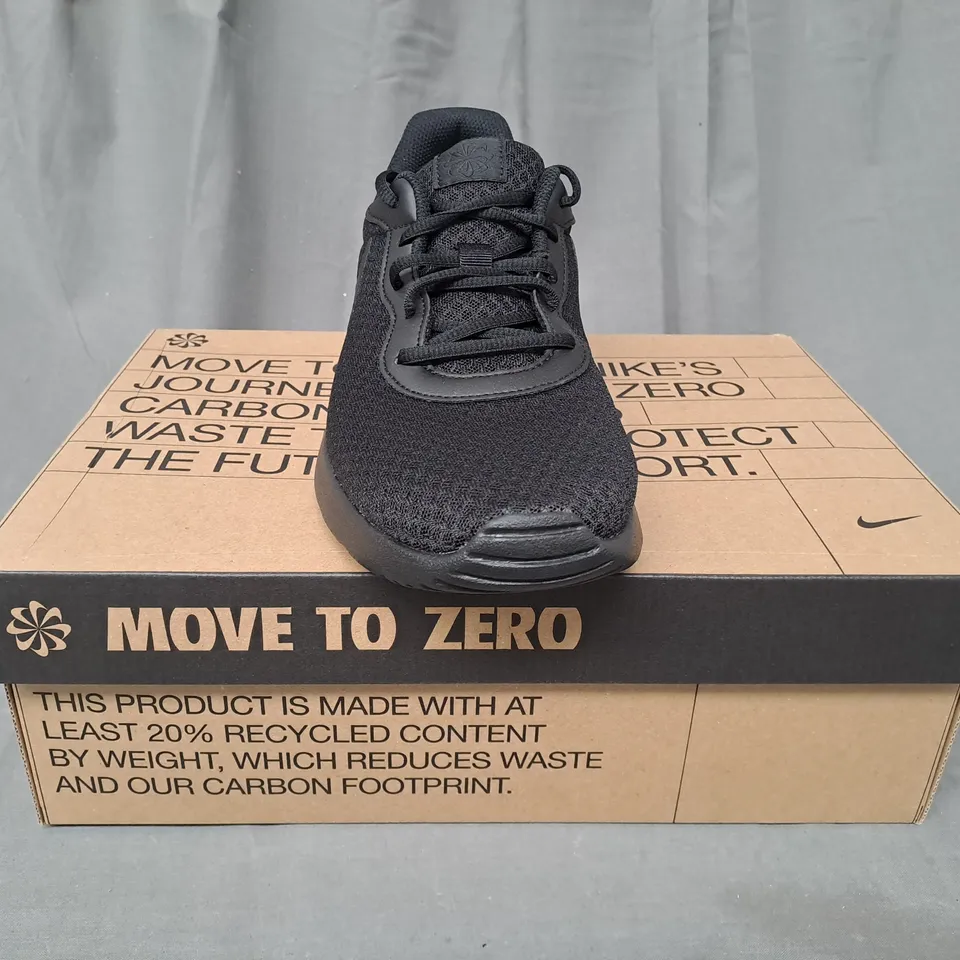BOXED PAIR OF NIKE TANJUN SHOES IN BLACK UK SIZE 9