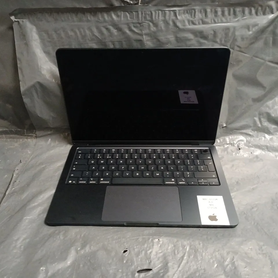 APPLE MACBOOK AIR A3240