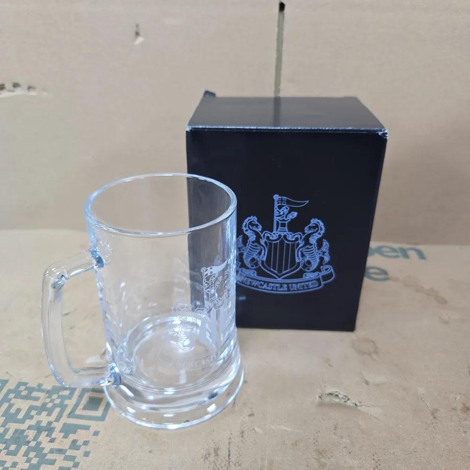 BOXED NEWCASTLE FC GLASS TANKARD