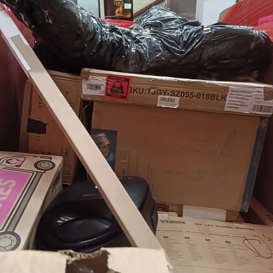 PALLET OF ASSORTED ITEMS TO INCLUDE - CHAINSAW, CURTAIN RAILS, PHONE CASE 
