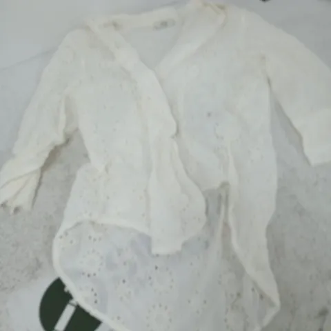 JDY WHITE EYELET SHIRT, 3/4 SLEEVE, SIZE S (UK)