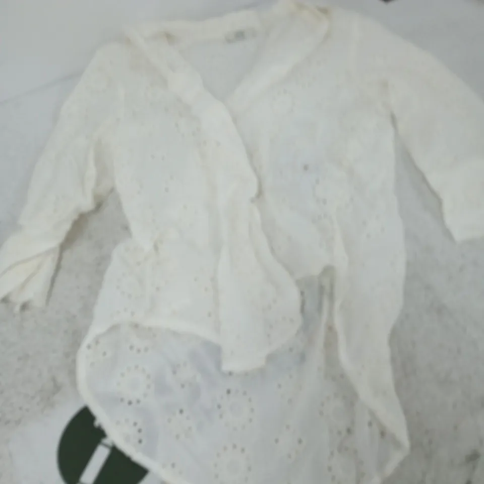 JDY WHITE EYELET SHIRT, 3/4 SLEEVE, SIZE S (UK)