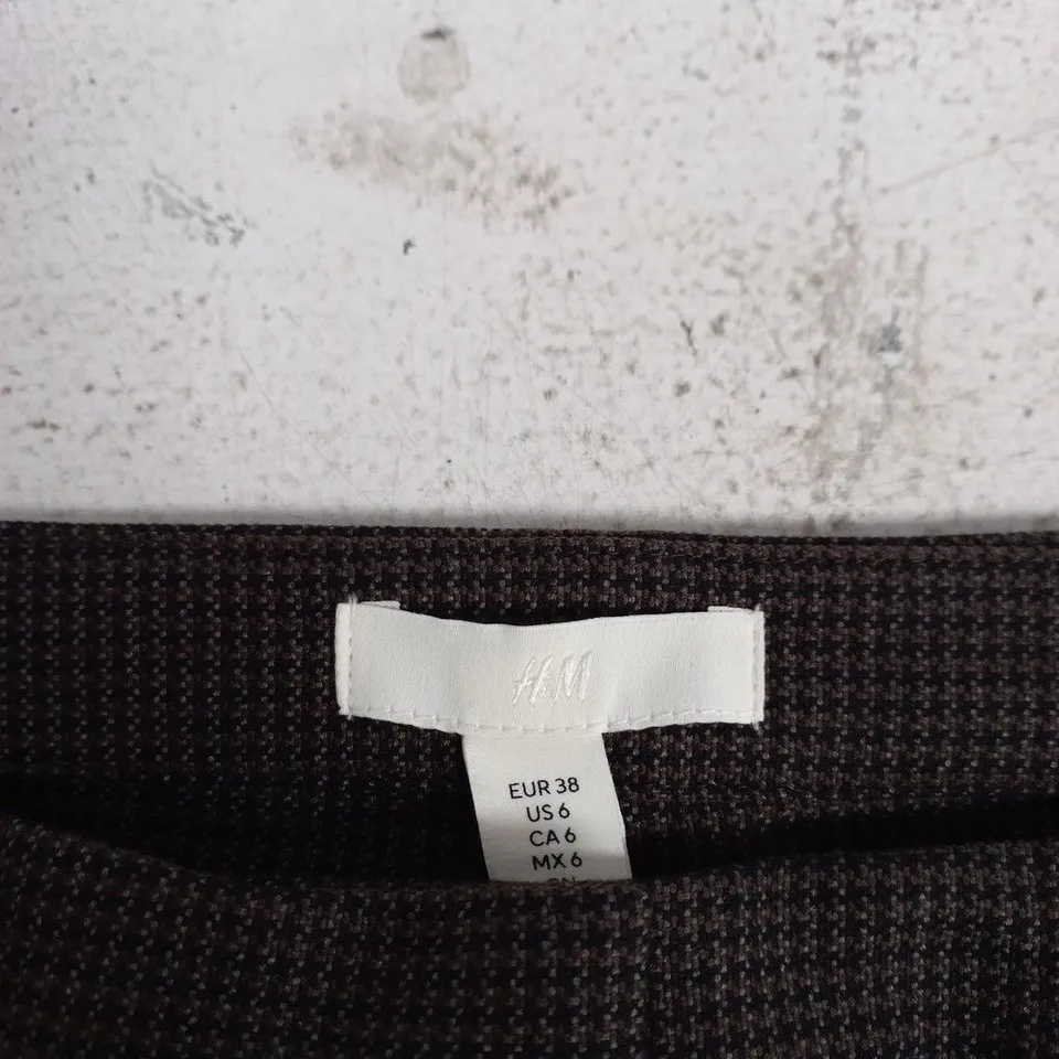 H&M WOMEN'S TROUSERS – (EU 38) / BLACK TEXTURED FABRIC