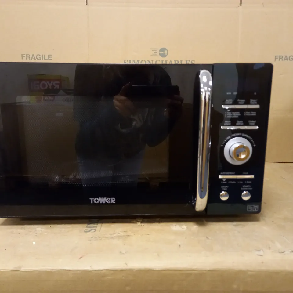 TOWER DIGITAL MICROWAVE WITH 5 PRE-SET AUTOCOOK FUNCTIONS, DEFROST FUNCTION, 900W, 26L, BLACK