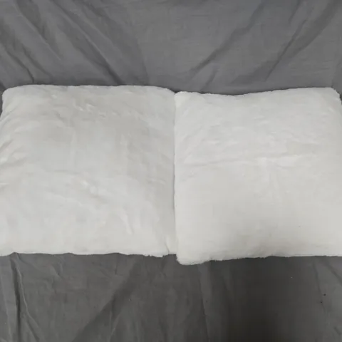 K BY KELLY HOPPEN LUXURY FAUX FUR THROW & SET OF 2 CUSHIONS - WINTER WHITE