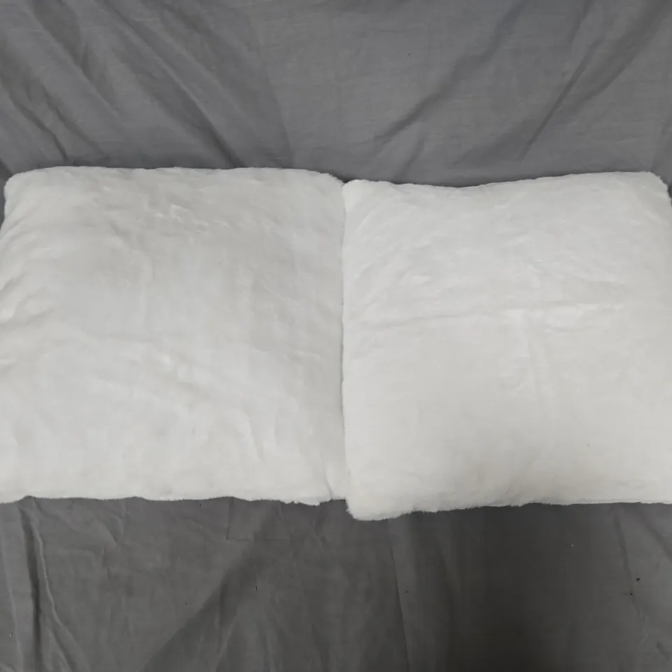 K BY KELLY HOPPEN LUXURY FAUX FUR THROW & SET OF 2 CUSHIONS - WINTER WHITE
