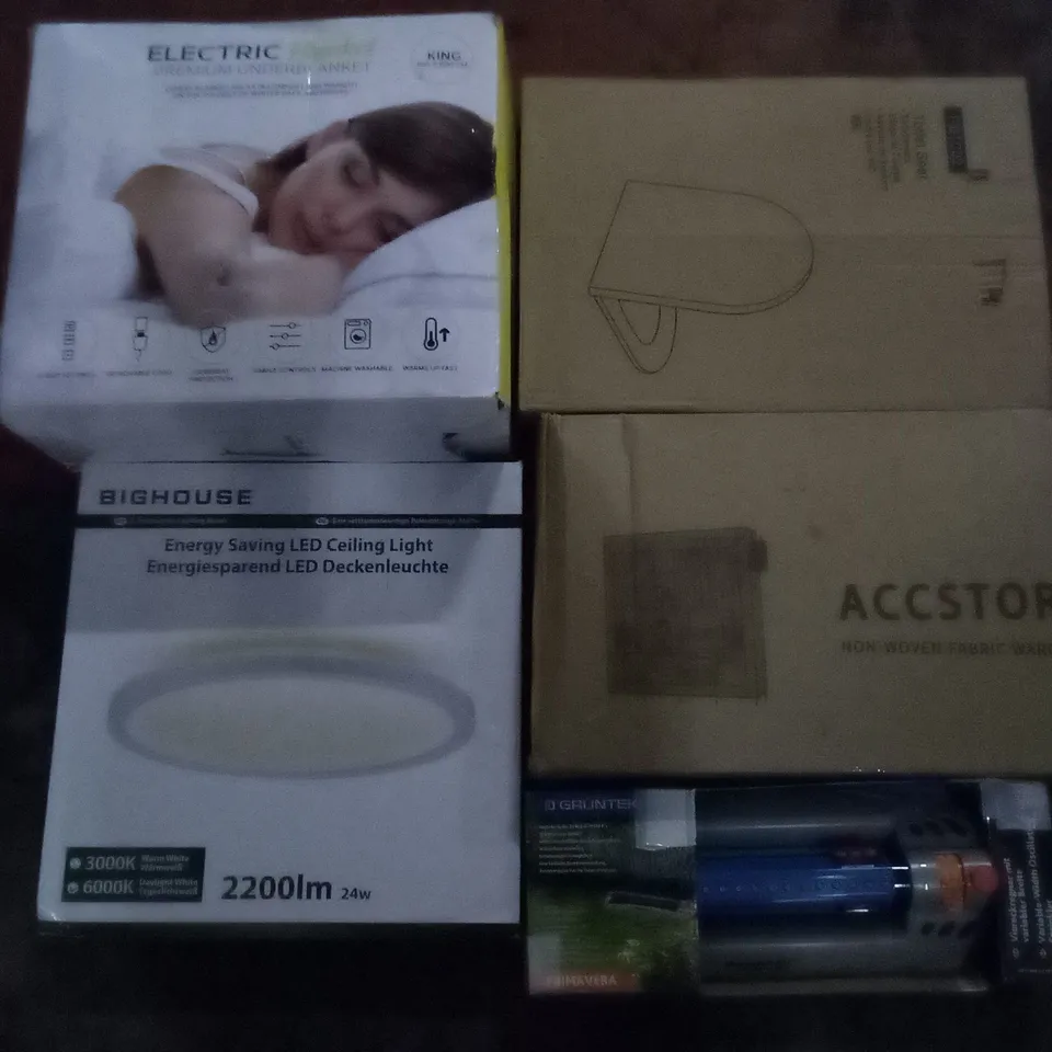 PALLET OF ASSORTED ITEMS INCLUDING ACCSTORE NON-WOVEN FABRIC WARDROBE, TOILET SEAT, ELECTRIC PREMIUM UNDERBLANKET, ENERGY SAVING LED CEILING LIGHT, GARDEN SPRINKLER 