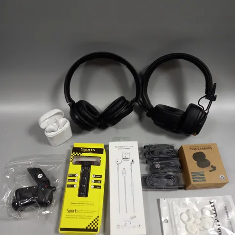 APPROXIMATELY 25 ASSORTED HEADPHONES/ACCESSORIES TO INCLUDE CHARGING CASES, OVER HEAD EARPHONES, WIRED EARPHONES ETC
