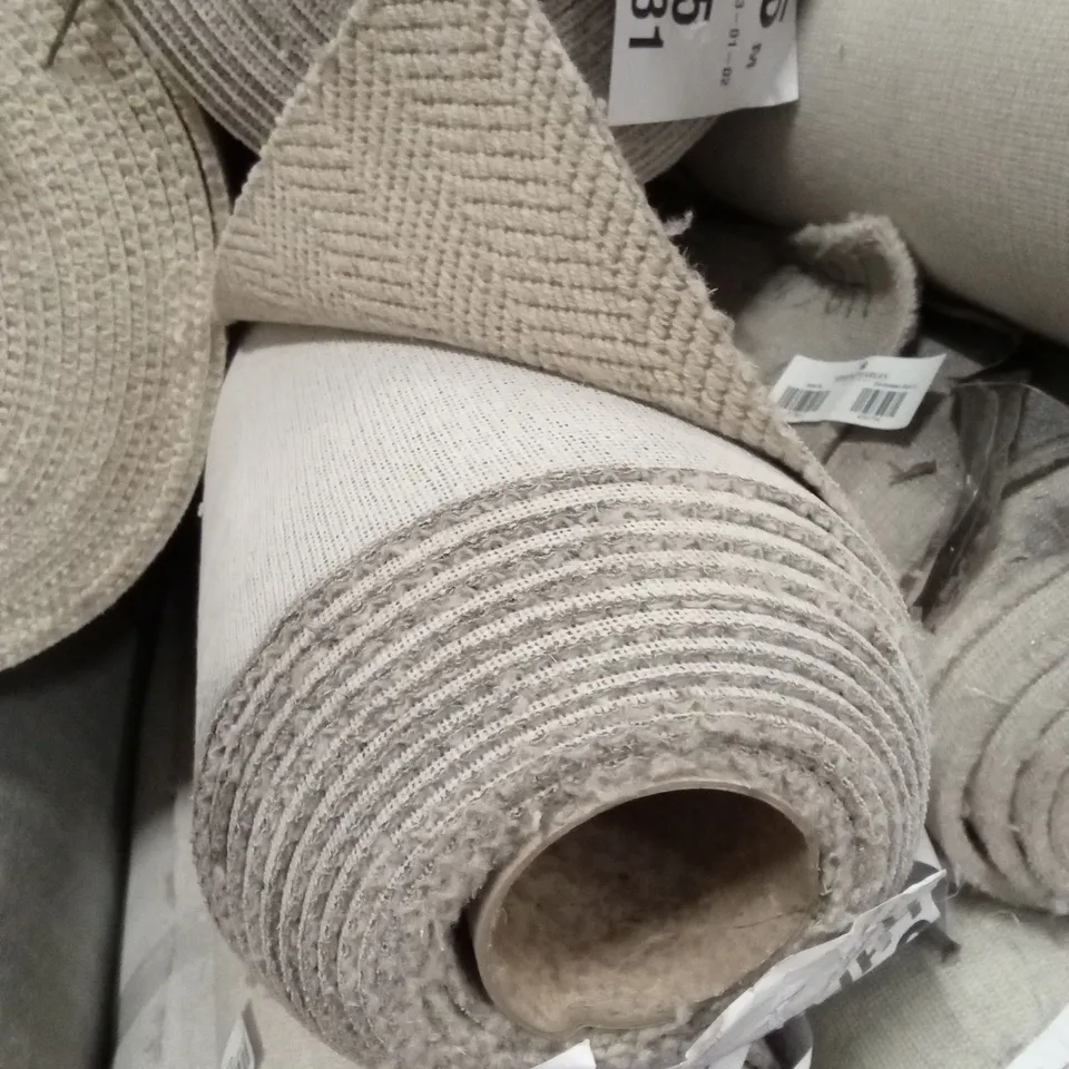 ROLL OF QUALITY LAKELAND WEAVE ULLSWATER CARPET // APPROX SIZE: 4 X 7.87m
