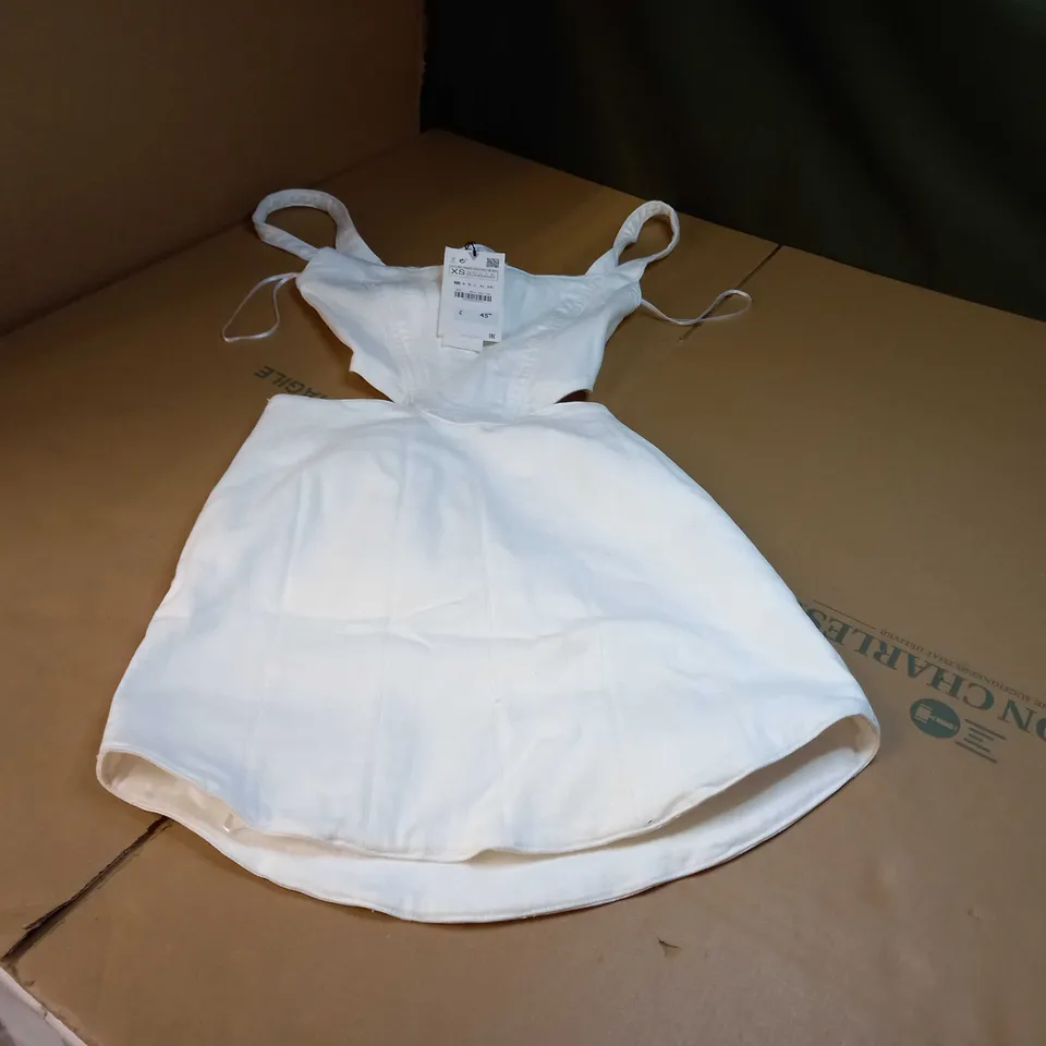 ZARA WHITE BACKLESS/CUTOUT STATEMENT DENIM MINI DRESS - XS