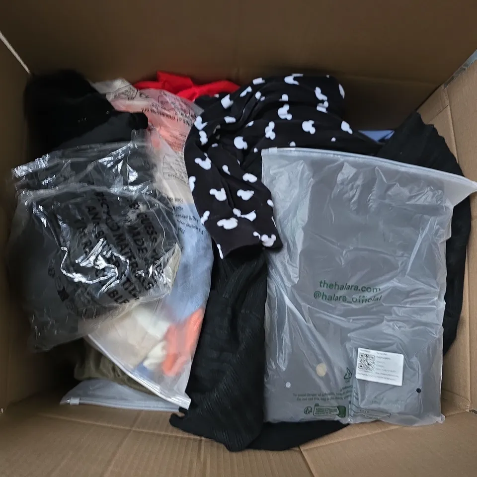 APPROXIMATELY 30 ASSORTED CLOTHING ITEMS IN VARIOUS SIZES, STYLES & COLOURS TO INCLUDE BRANDS SUCH AS HALARA, JD WILLIAMS, ASOS, ETC - COLLECTION ONLY