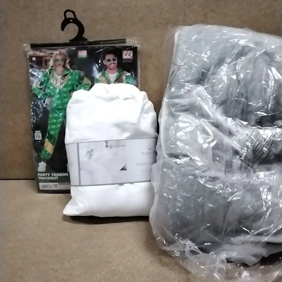 LOT OF VARIOUS ASSORTED HOUSEHOLD ITEMS TO INCLUDE: IRISH THEMED COSTUME, DUVET COVER SET, BLANKET ETC