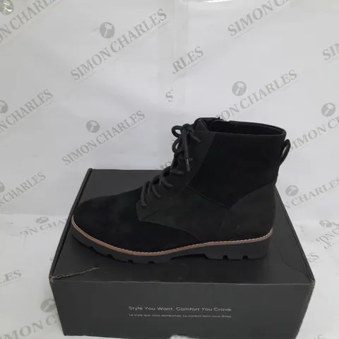 VIONIC LARSON LACE UP BOOT SIZE 8