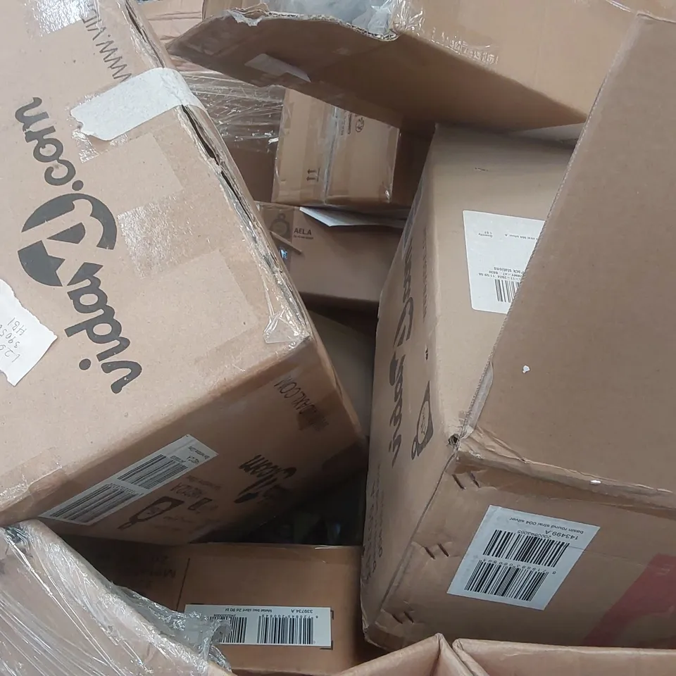 PALLET CONTAINING A LARGE QUANTITY OF ASSORTED VIDAXL FURNITURE ITEMS ECT