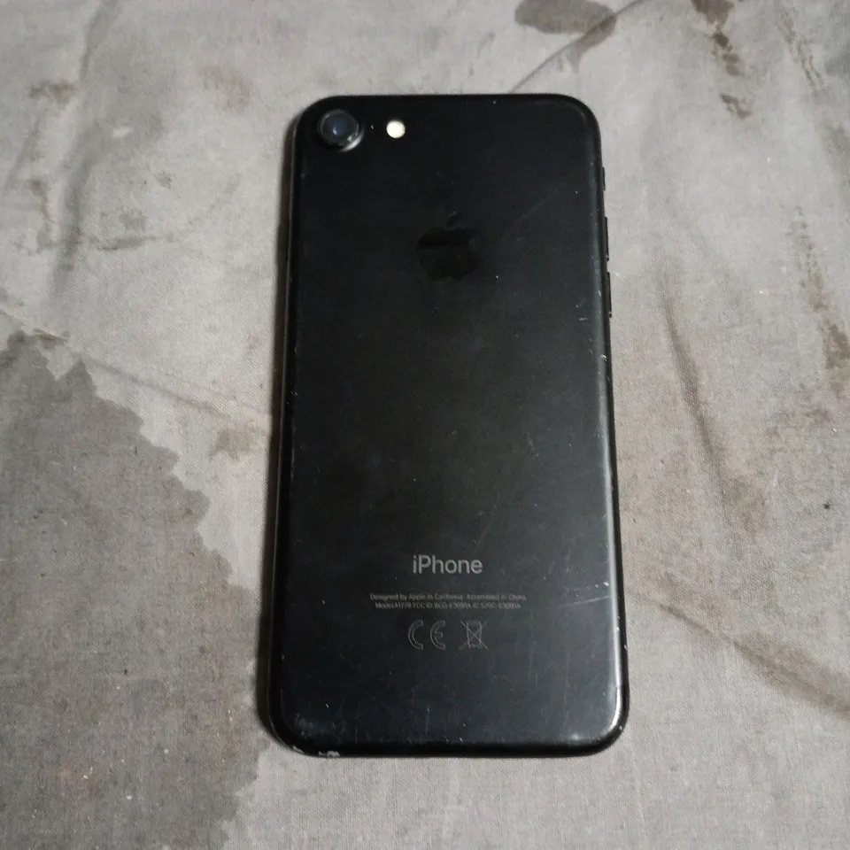 APPLE IPHONE 7 SMARTPHONE