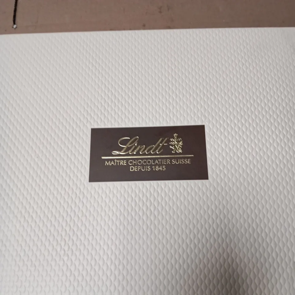 LINDT MASTER CHOCOLATIER SUISSE GIFT BOX – ASSORTED CHOCOLATES