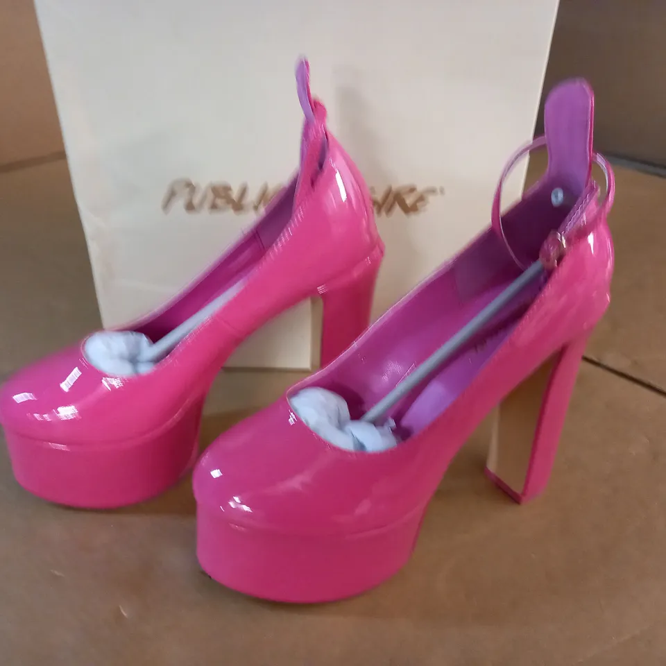 PAIR OF PUBLIC DESIRE DONATELLA PINK HEELED SHOES - 6
