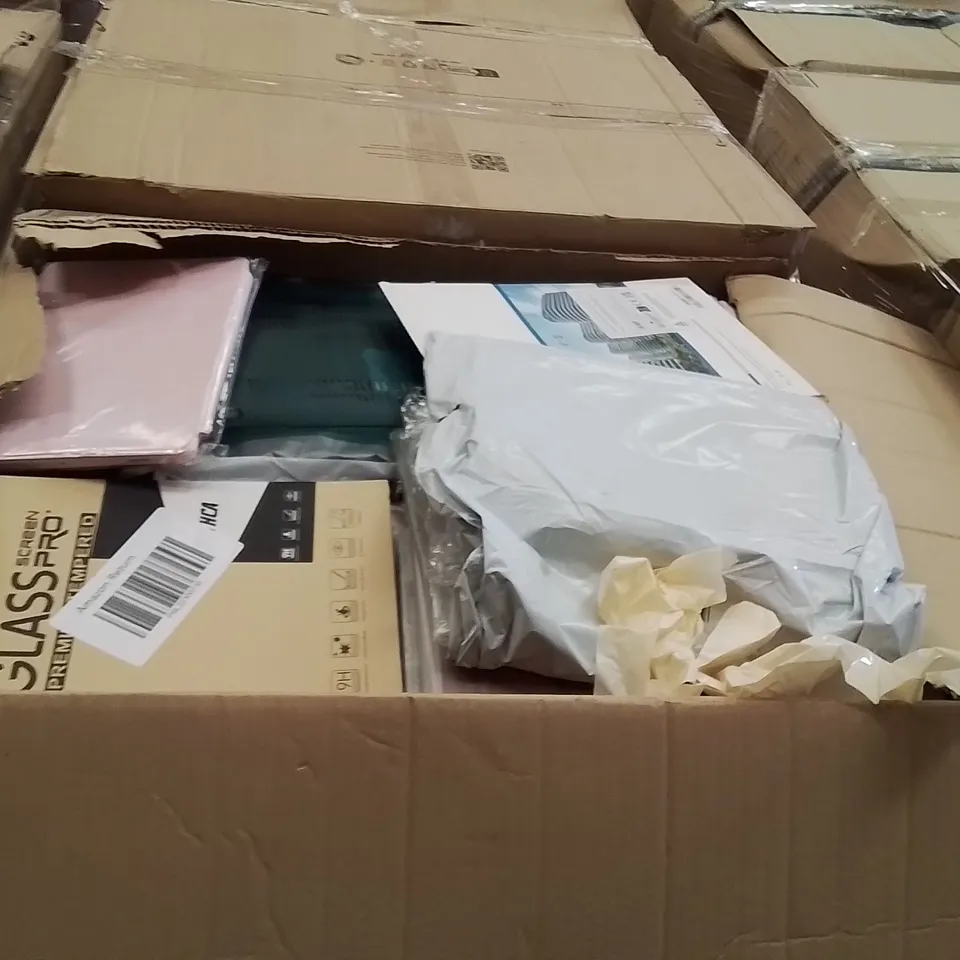 PALLET CONTAINING A LARGE QUANTITY OF TABLET CASES AND SCREEN PROTECTORS 