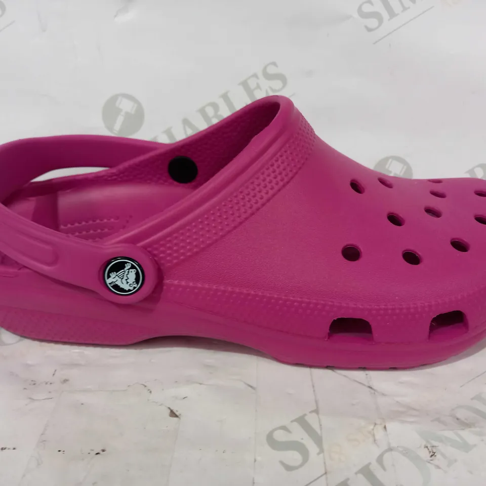 BOXED PAIR OF CROCS CLASSIC SHOES IN FUCHSIA SIZE M8/W10