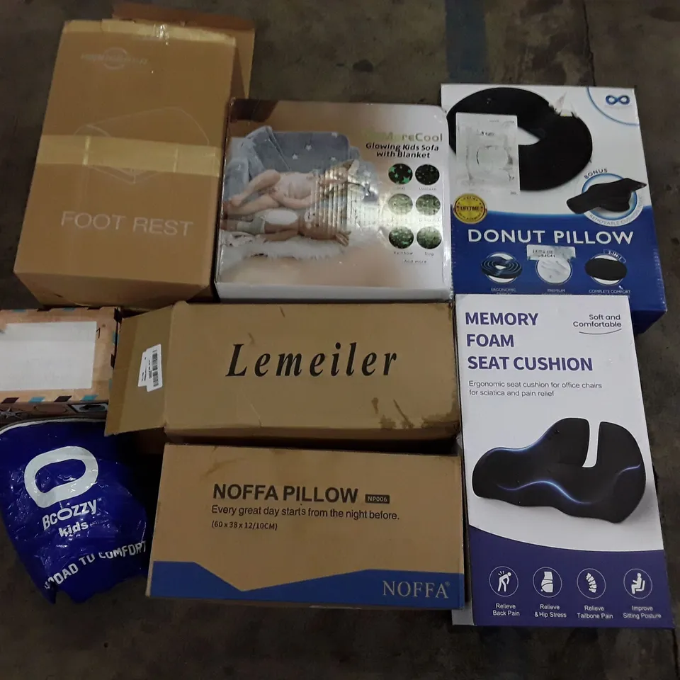 PALLET CONTAINING ASSORTED PILLOWS & CUSHIONS INCLUDING MEMORY FOAM SEAT CUSHION, NOFFA PILLOW, GLOWING KIDS SOFA WITH BLANKET, DONUT PILLOW, FOOT REST