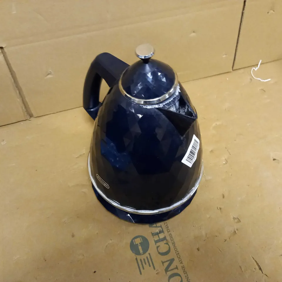 DELONGHI DEOMETRIC DETAIL NAVY KETTLE
