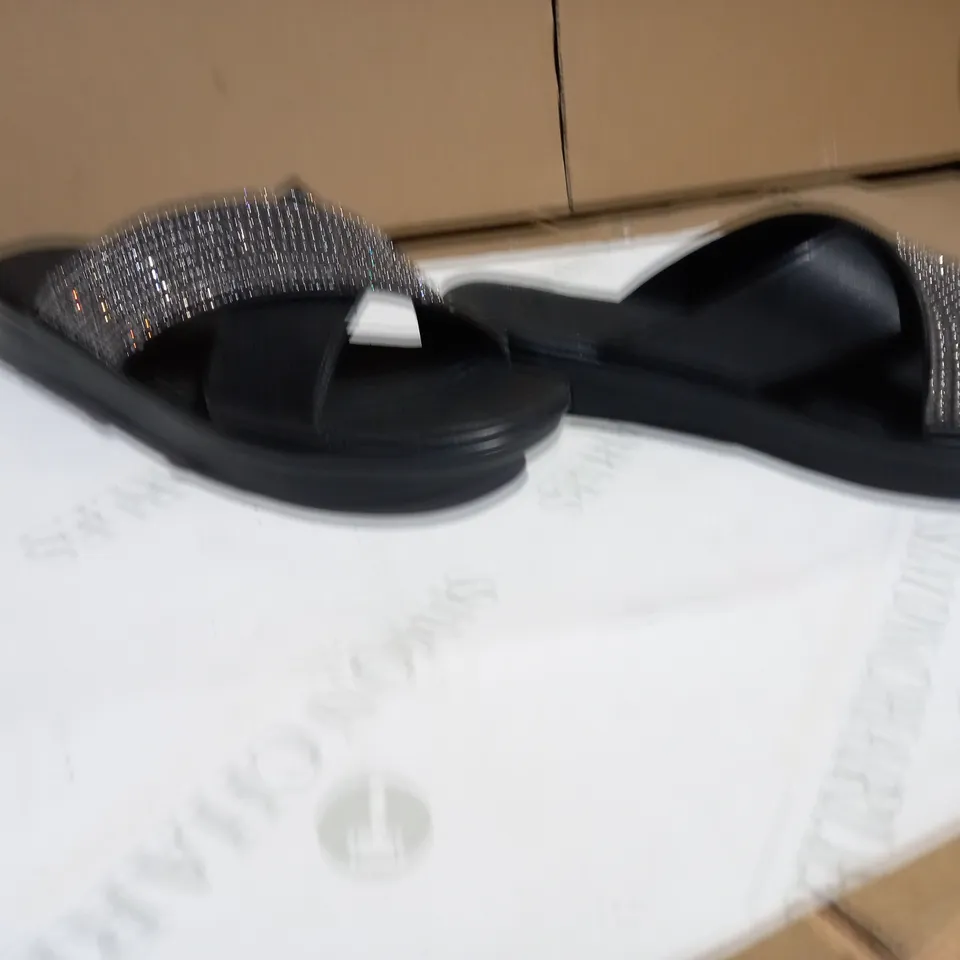 SKETCHERS RELAXED STEP BLACK/SPARKLE SANDALS SIZE 7