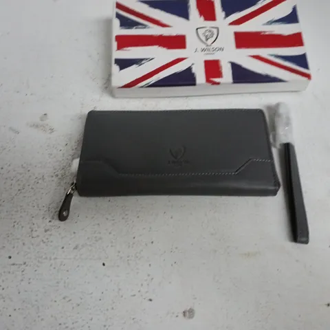 J. WILSON LONDON LEATHER WALLET WITH WRIST STRAP β UNION JACK BOX