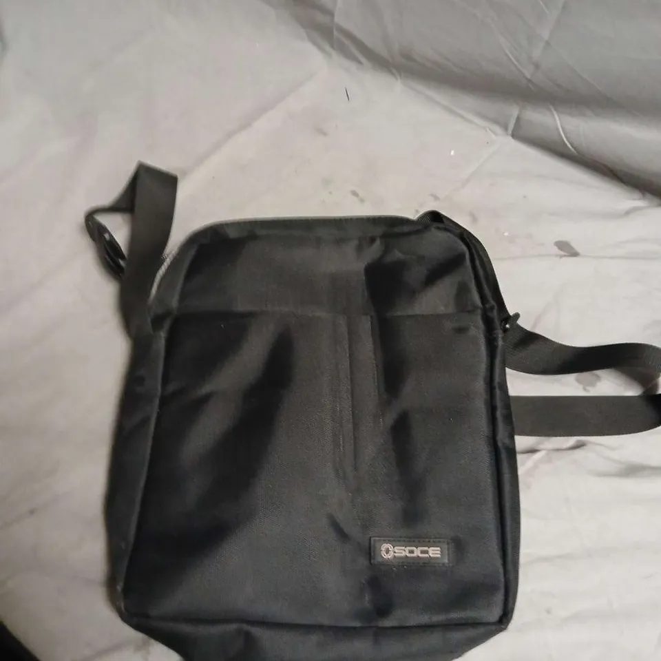 BOX OF ASSORTED HOUSEHOLD ITEMS INCLUDING FJALLRAVEN KANKEN BACK PACK AND SOCE CARRY BAG