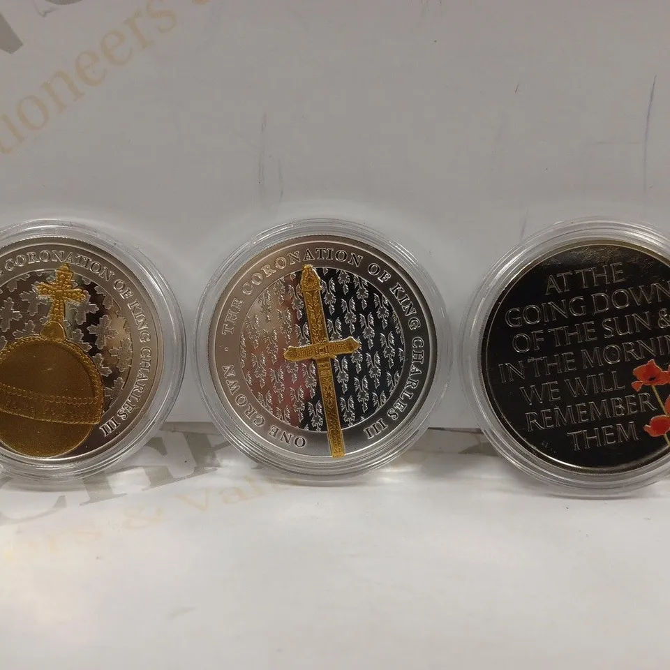 LOT TO CONTAIN APPROX. 8 X ASSORTED COMMEMORATIVE COINS/MEDALS. DESIGNS VARY