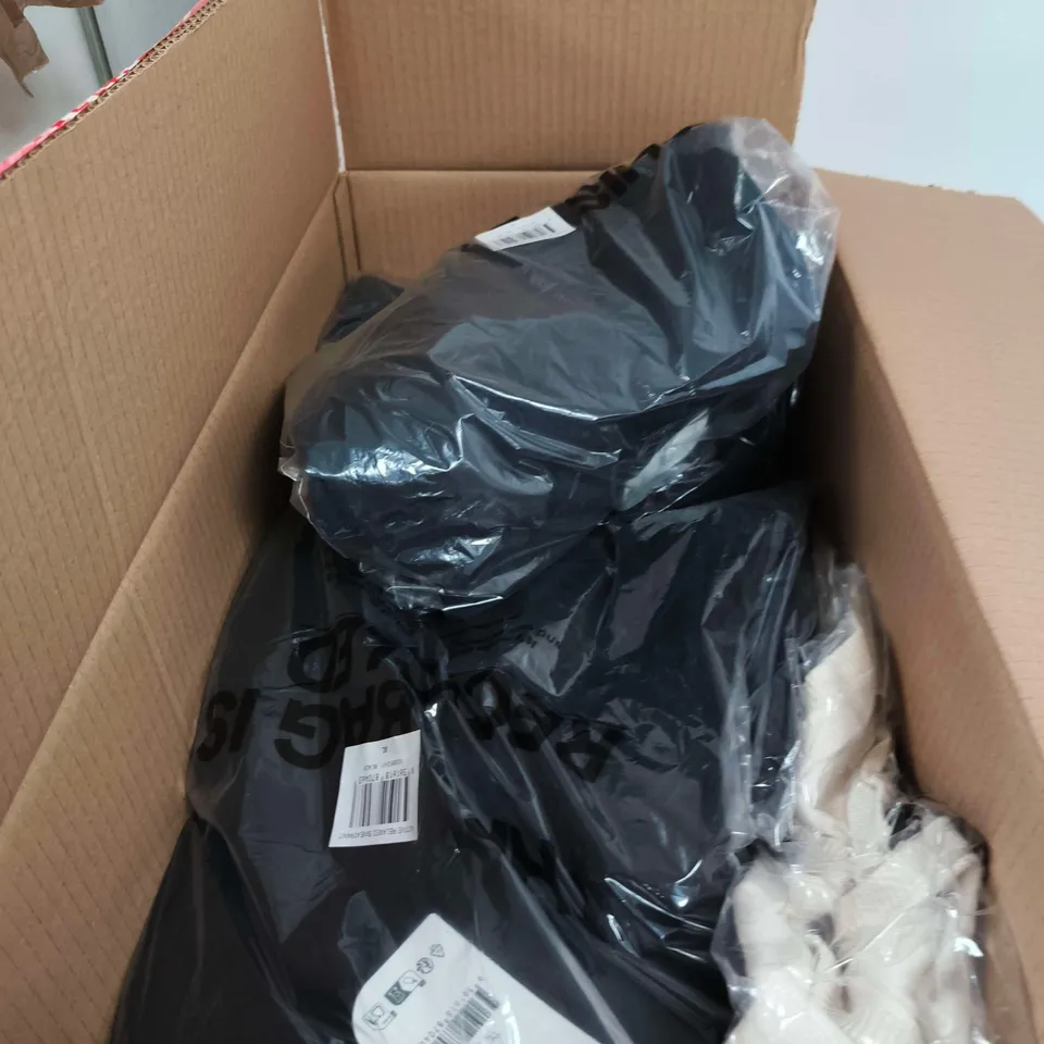 BOX OF APPROXIMATELY 9 ASSORTED CLOTHING ITEMS TO INCLUDE NY GIANTS TRUCKER JACKET, CLASSIC FLEECE SWEATPANT ETC