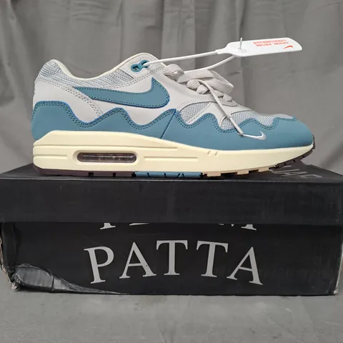 BOXED PAIR OF NIKE AIR MAX 1 SHOES IN GREY/BLUE UK SIZE 8