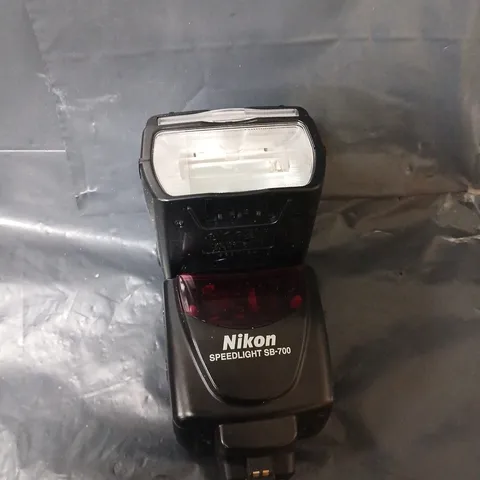 NIKON SPEEDLIGHT SB-700