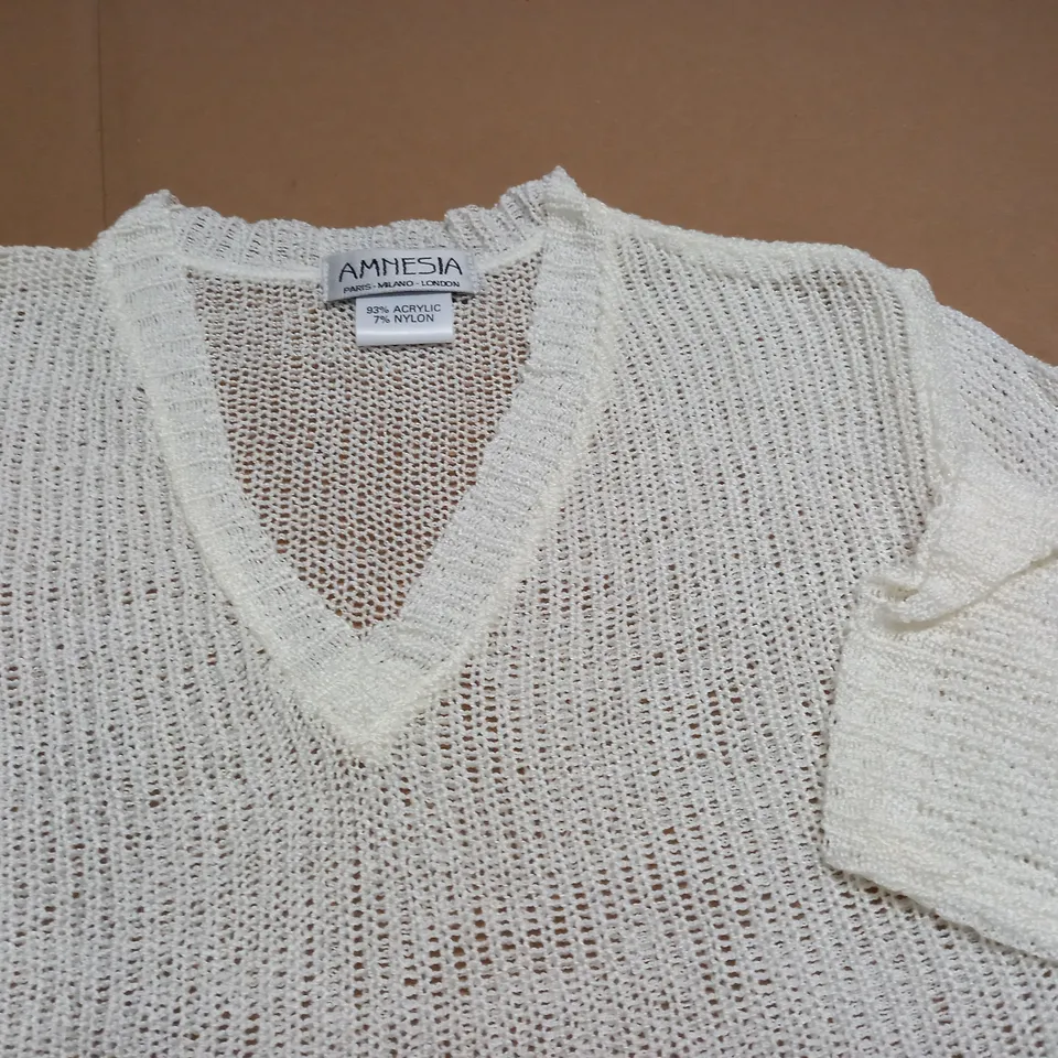 LARGE QUANTITY OF AMNESIA V-NECK CREAM JUMPERS - SIZE UNSPECIFIED