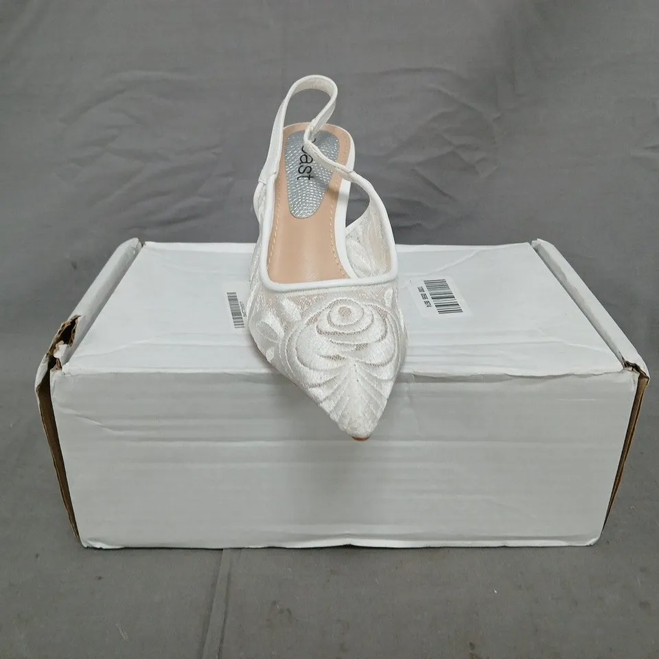 BOXED PAIR OF COAST POINTED TOE LACE SLINGBACK HEELS IN WHITE SIZE EU 36