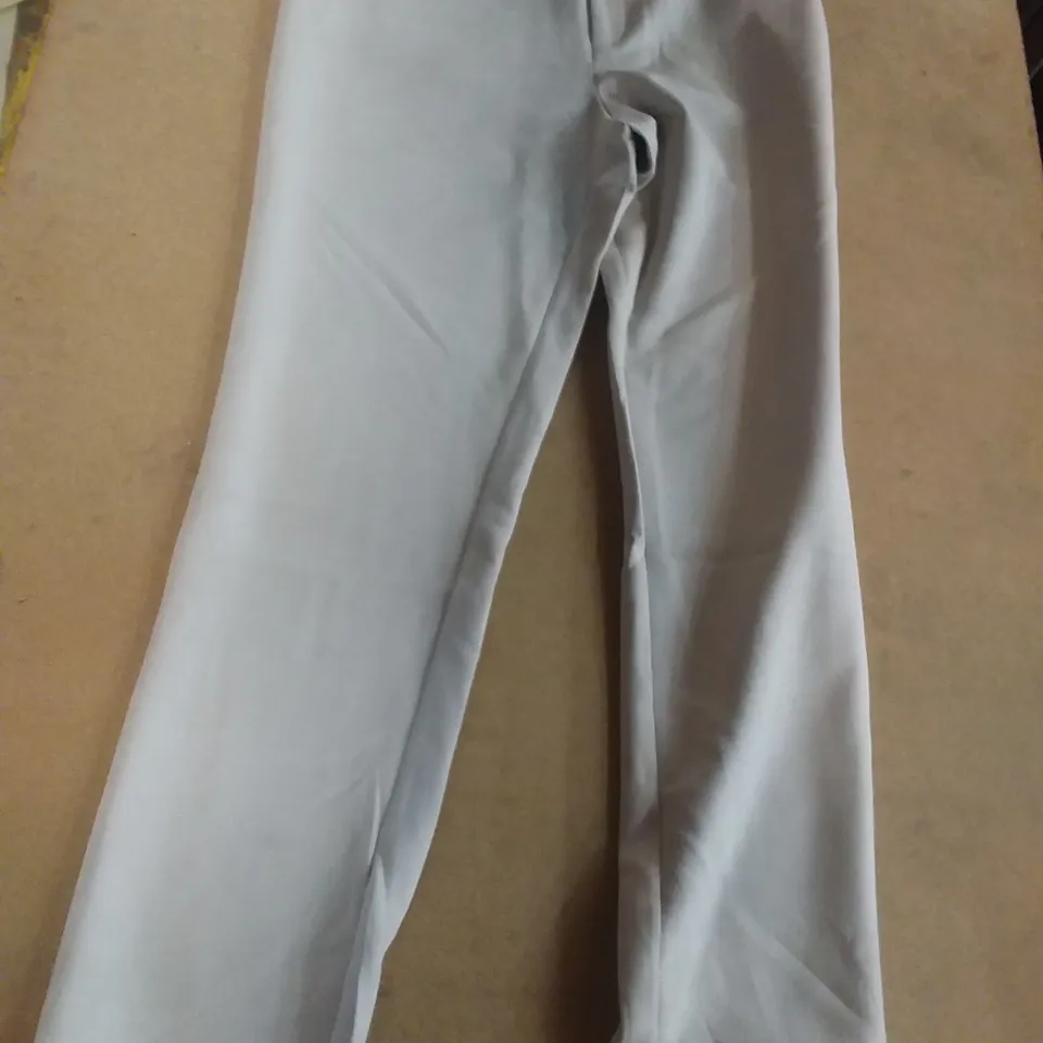 BOX OF APPROXIMATELY 18 MARLA WYNNE STRETCH FAUX SUEDE JEANS WHITE - SIZE 18