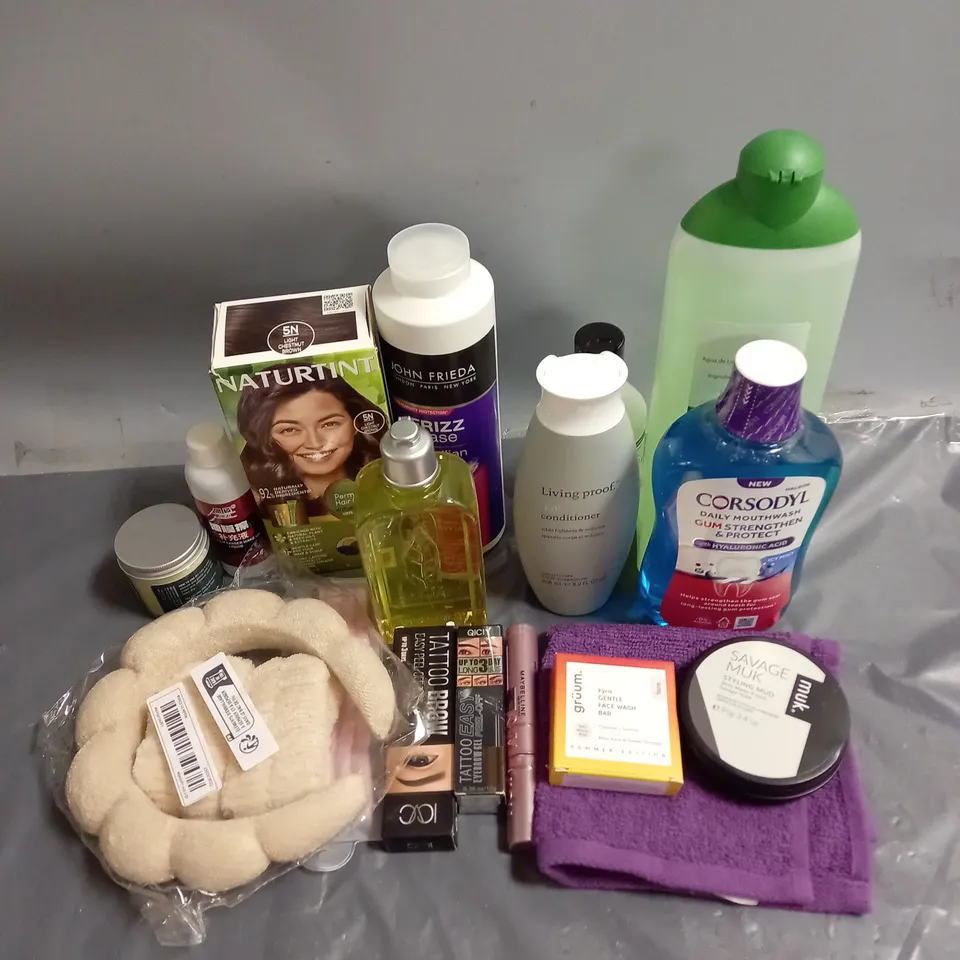 APPROXIMATELY 20 ASSORTED COSMETIC PRODUCTS TO INCLUDE - SAUVAGE MUK STYLING MUD - MAYBELLINE SKY HIGH MASCARA - LIVING PROOF CONDITIONER - ETC 