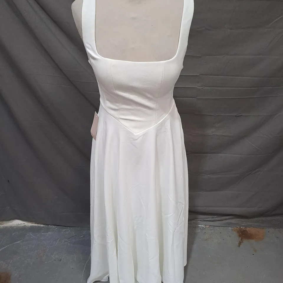 ODDMUSE THE ULTIMATE MUSE HIGH WAIST SQUARE NECK MIDI IN WHITE SIZE M