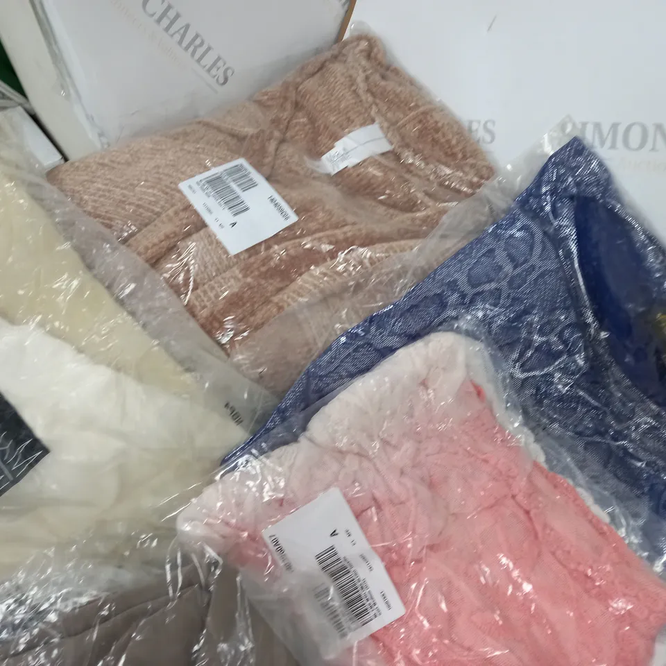 LOT OF 10 ASSORTED BAGGED CLOTHING ITEMS TO INCLUDE RUTH LANGSFORD AND FRANK USHER