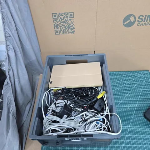 TOTE OF APPROXIMATELY 12 ASSORTED ITEMS TO INCLUDE: SKY ROUTER 