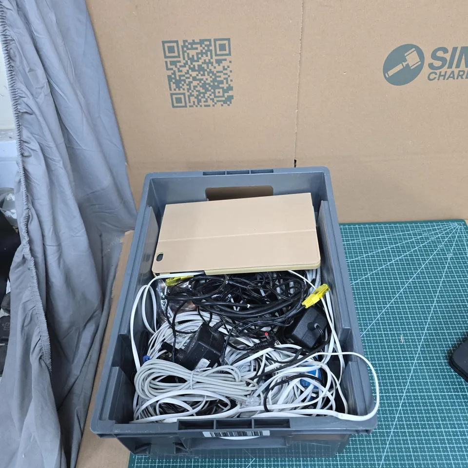 TOTE OF APPROXIMATELY 12 ASSORTED ITEMS TO INCLUDE: SKY ROUTER 