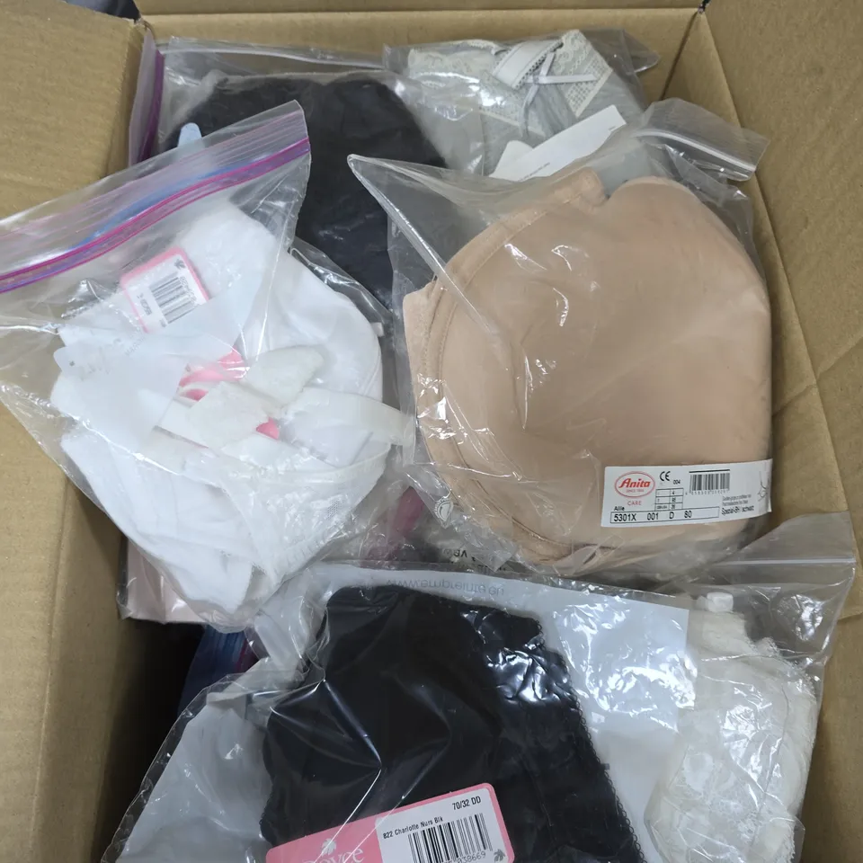 APPROXIMATELY 25 ASSORTED WOMEN'S CLOTHING PRODUCTS IN VARIOUS BRANDS TO INCLUDE SUNFLAIR, LOUISA BRACQ, ANITA, ROYCE, GORSENIA ETC