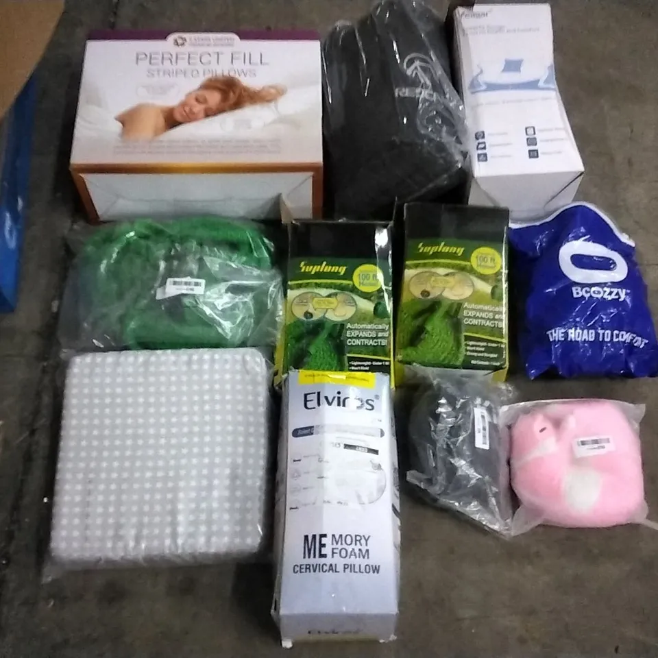 PALLET OF ASSORTED ITEMS INCLUDING 5 STAR UNITED PERFECT FILL STRIPED PILLOWS, SUPLONG 100FT HOSE, ELVIROS MEMORY FOAM CERVICAL PILLOW, BCOZZY, FEAGER MEMORY FOAM CERVICAL PILLOW