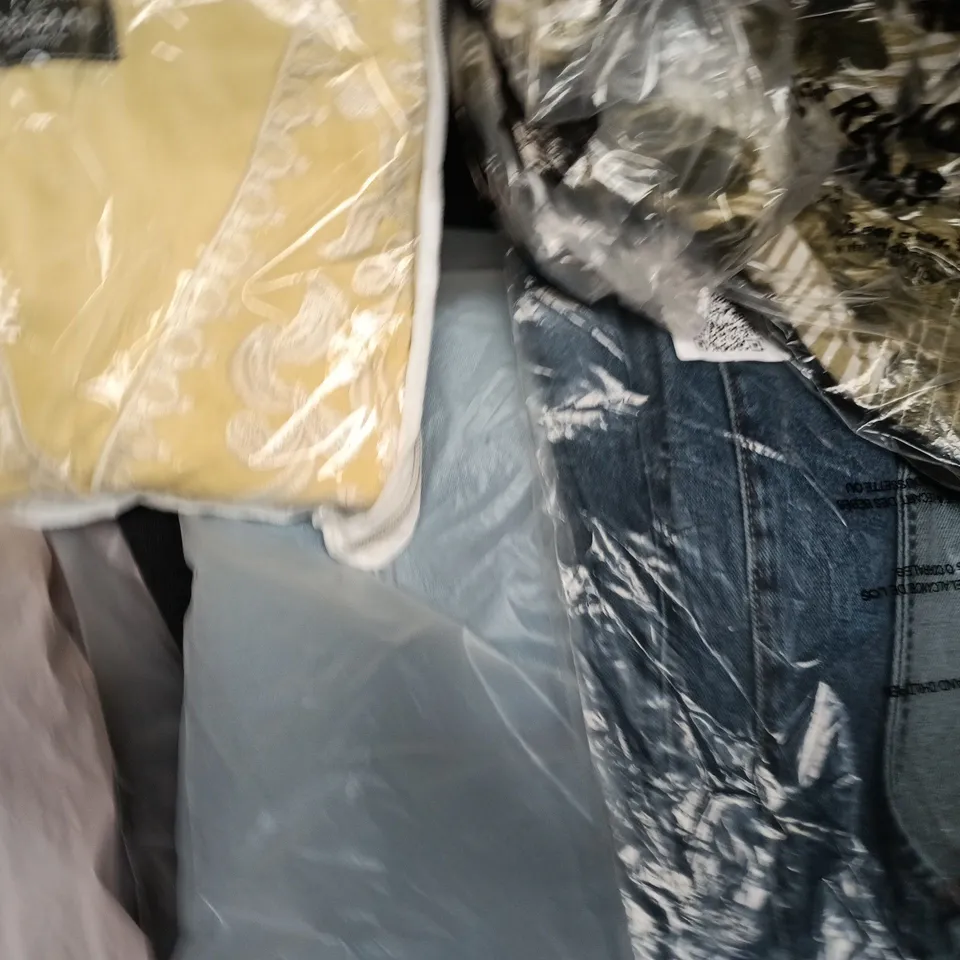 APPROXIMATELY 20 ASSORTED CLOTHING AND FASHION PRODUCTS IN VARIOUS STYLES AND SIZES - COLLECTION ONLY