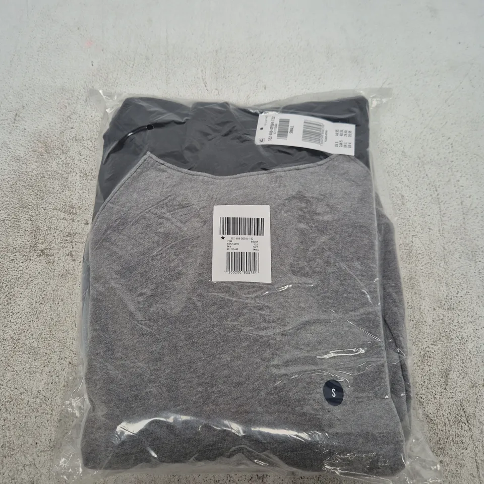 BAGGED HOLLISTER HOODIE - SIZE SMALL